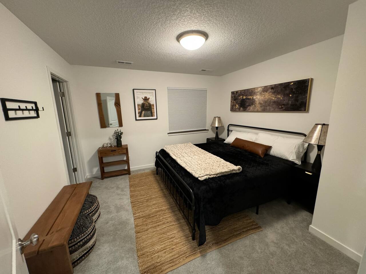 NEW Near UNI Spotless and Charming Giddyup Getaway