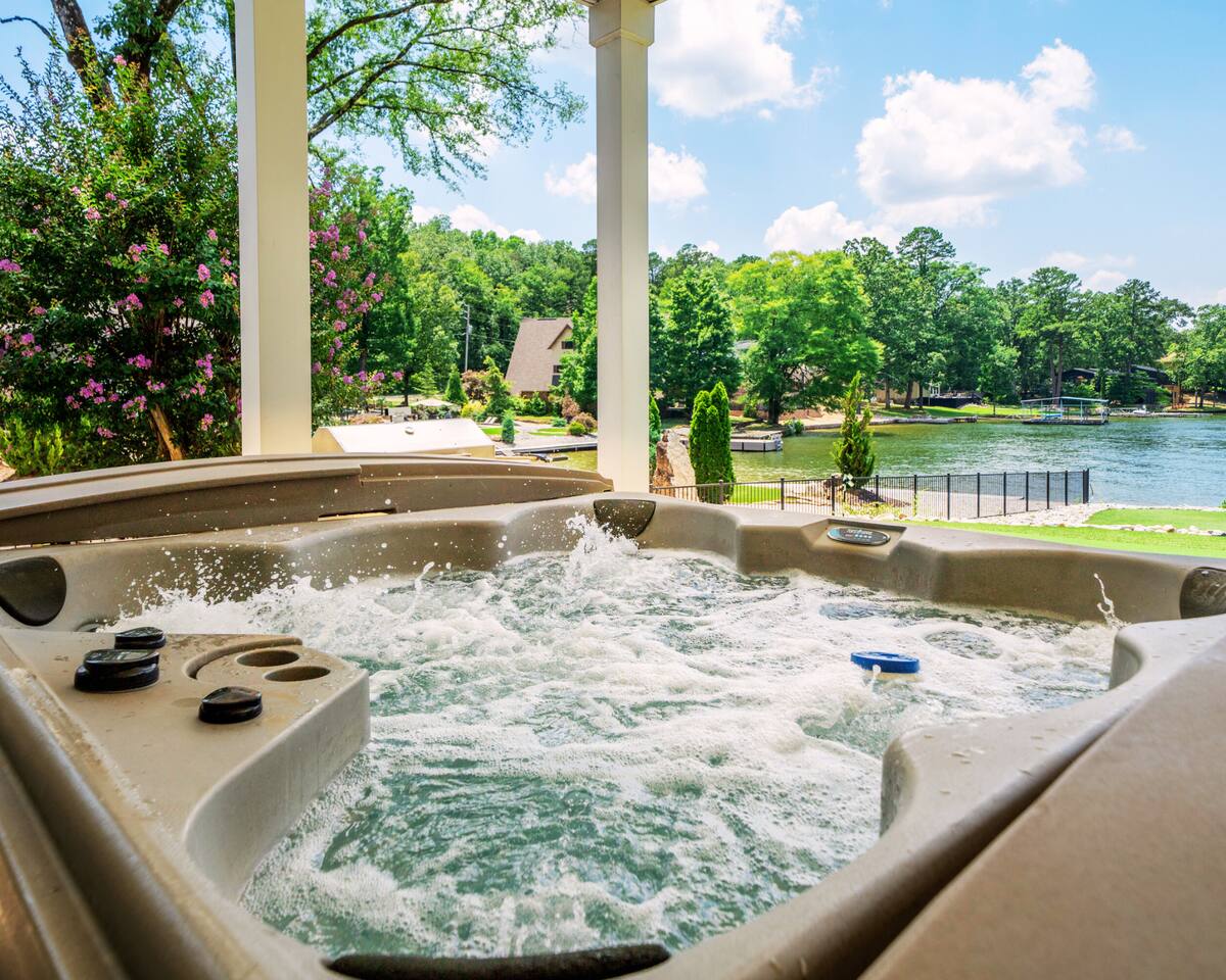 "Relax Lane" | Lakefront Views*Private Pool*Hot tub*Putting Green*Firepit*Boat Slip