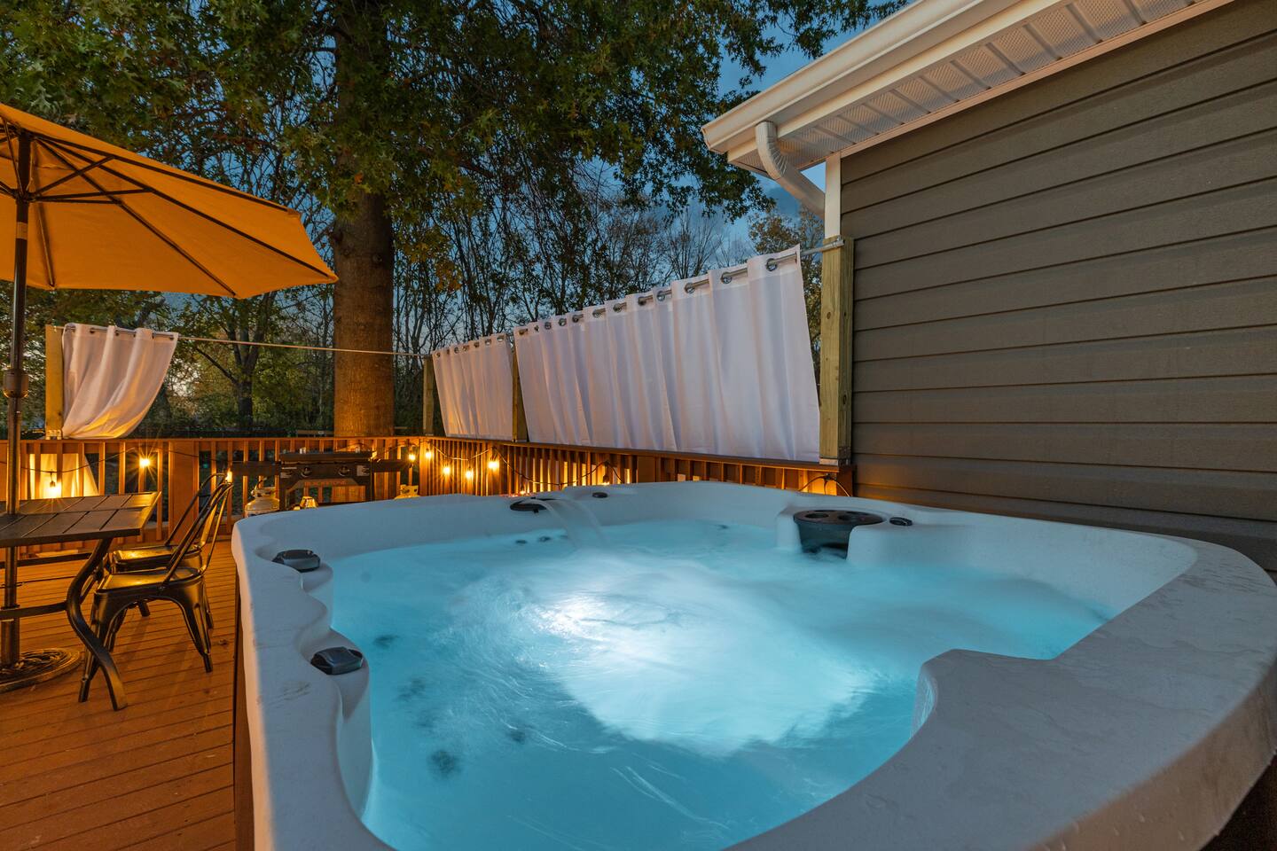 The Luxe Hot Tub Playground 12 Min to Horse Park — Georgetown — vacation rental