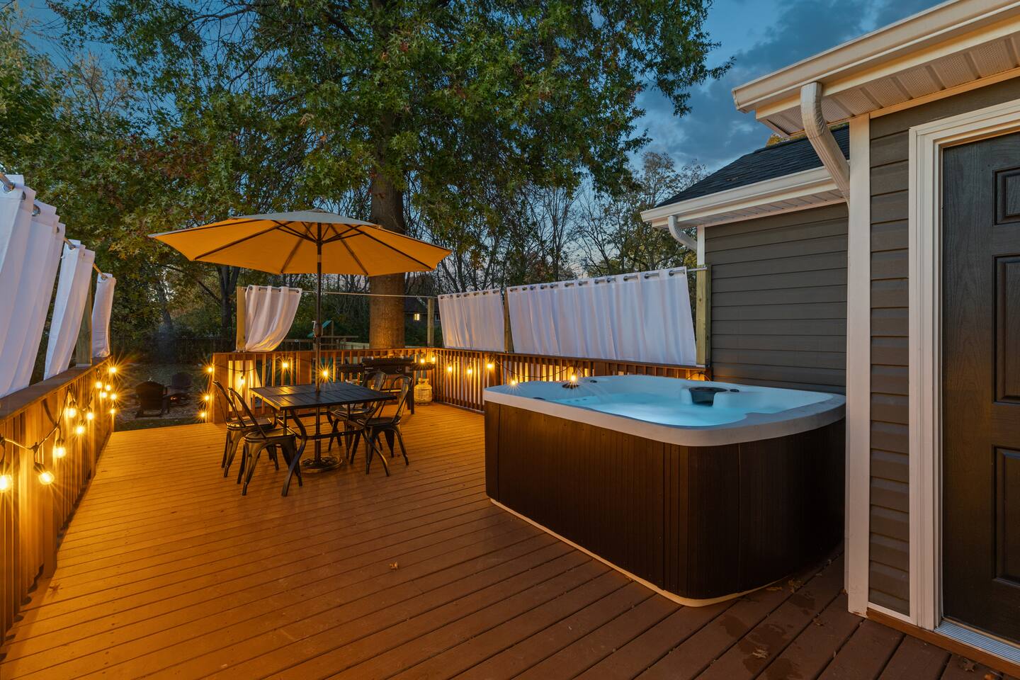 The Luxe Hot Tub Playground 12 Min to Horse Park