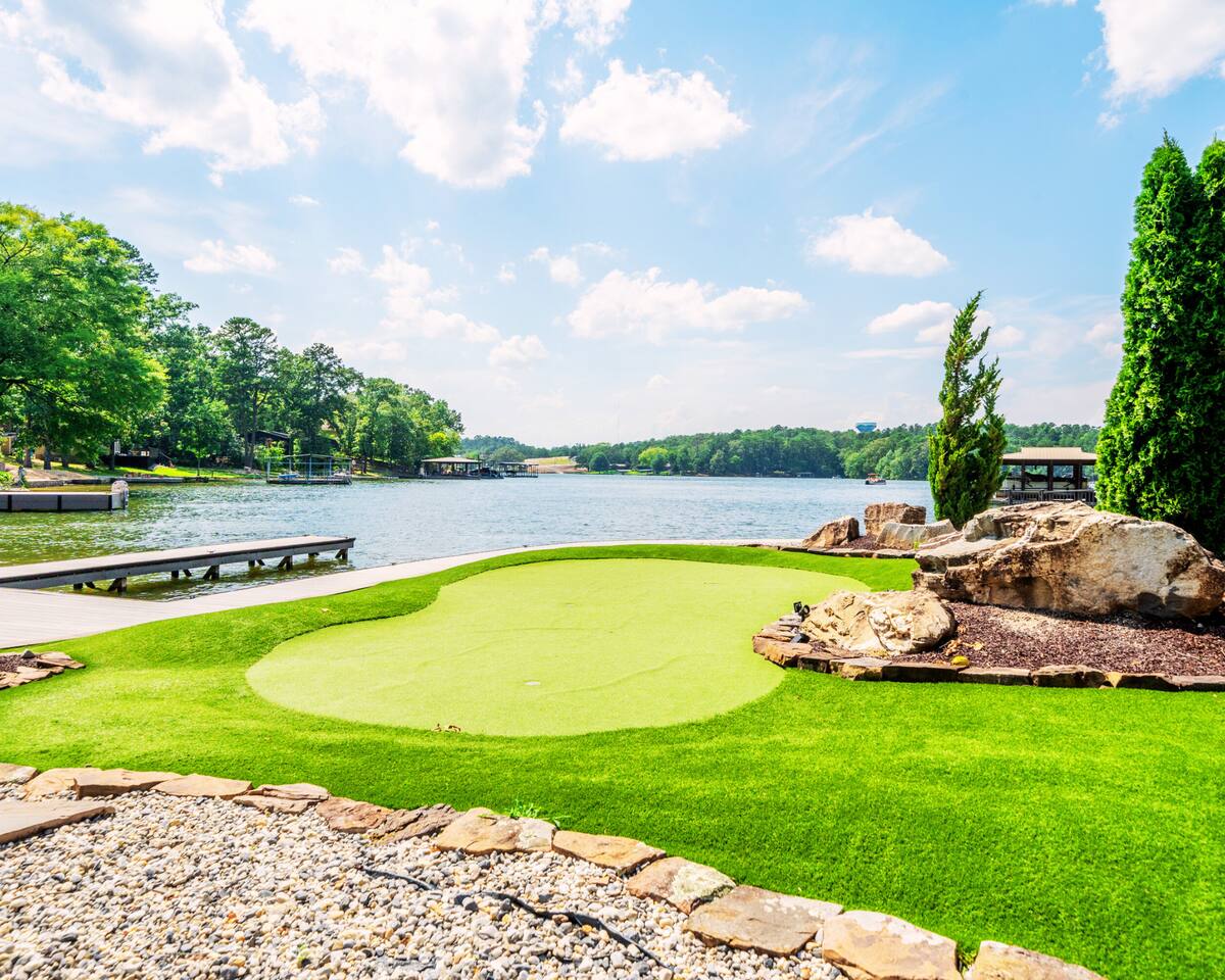 "Bayshore Breeze" | Stunning Lakefront Views*Hot Tub*Boat Slip*Putting Green*Arcade Games