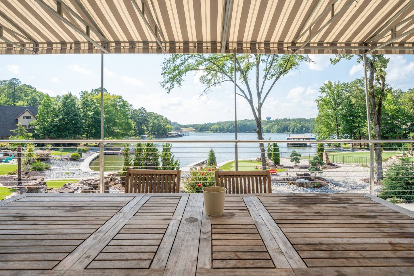 "Bayshore Breeze" | Stunning Lakefront Views*Hot Tub*Boat Slip*Putting Green*Arcade Games