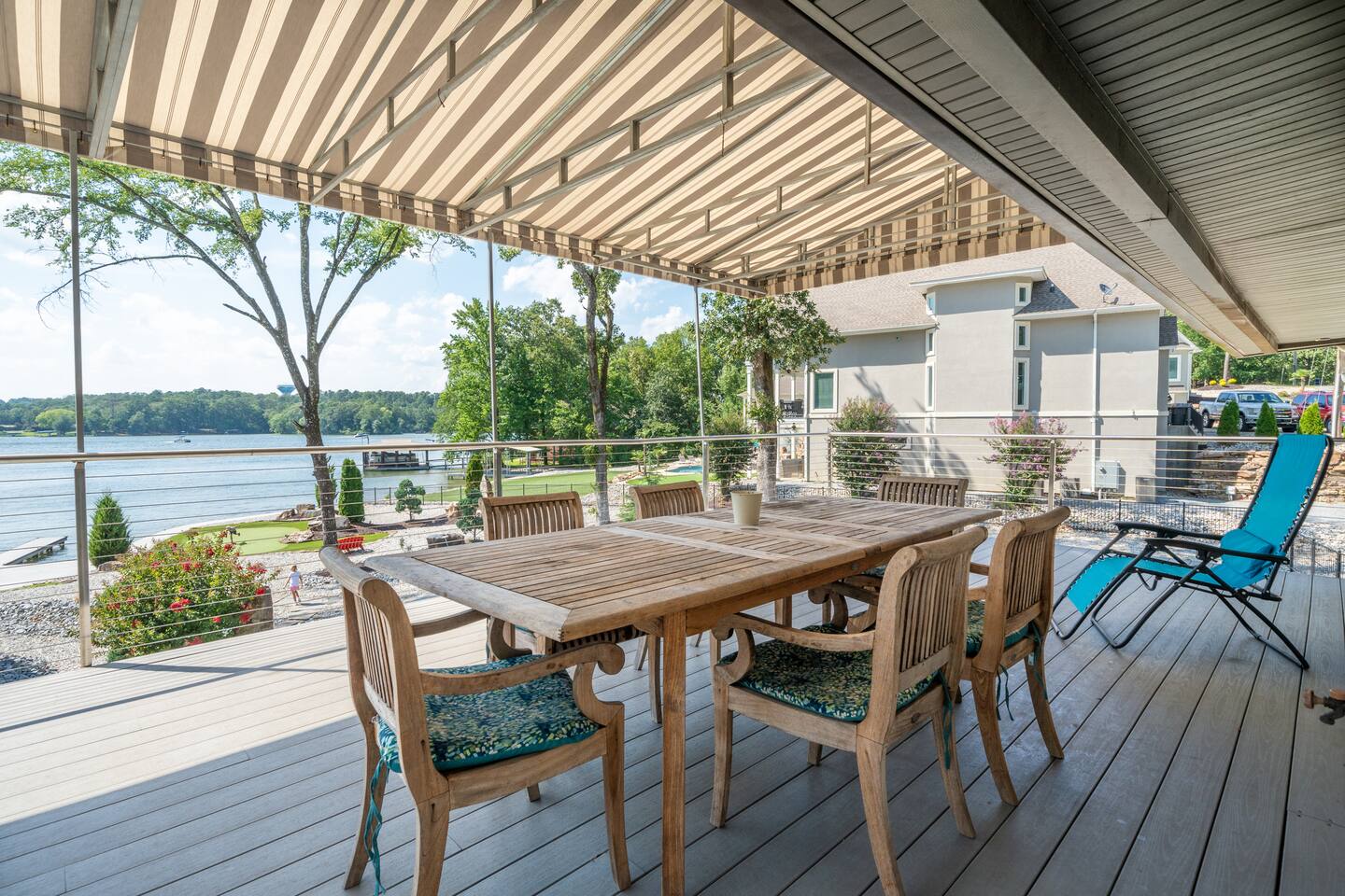 "Bayshore Breeze" | Stunning Lakefront Views*Hot Tub*Boat Slip*Putting Green*Arcade Games