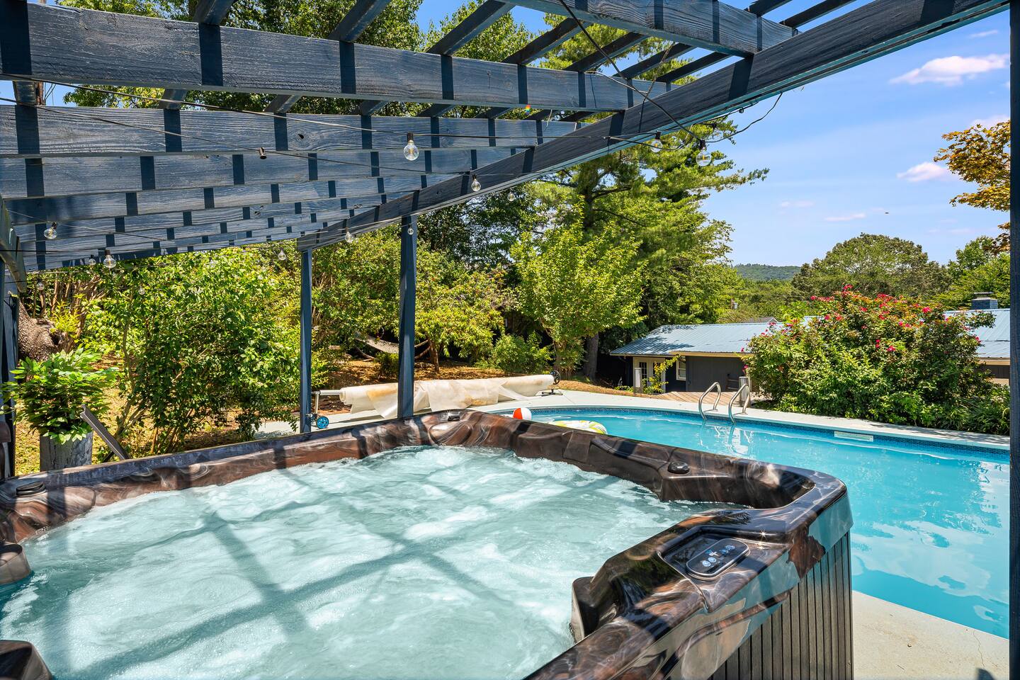 HotTub, FirePit, Pets, Pool Table, Outdoor Dining
