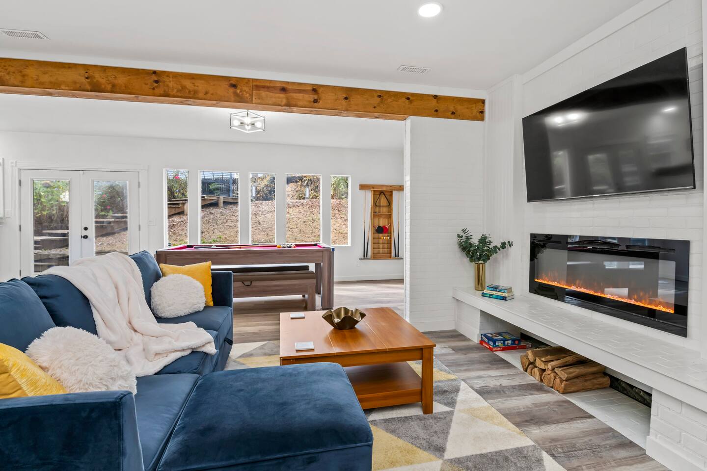 HotTub, FirePit, Pets, Pool Table, Outdoor Dining