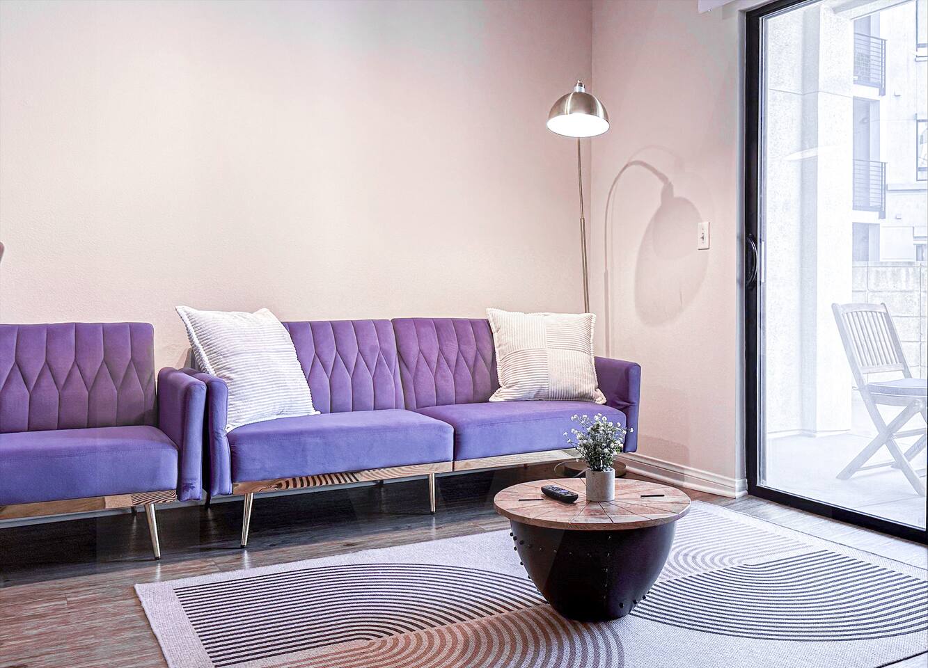 Suite, Miracle Mile, 90036