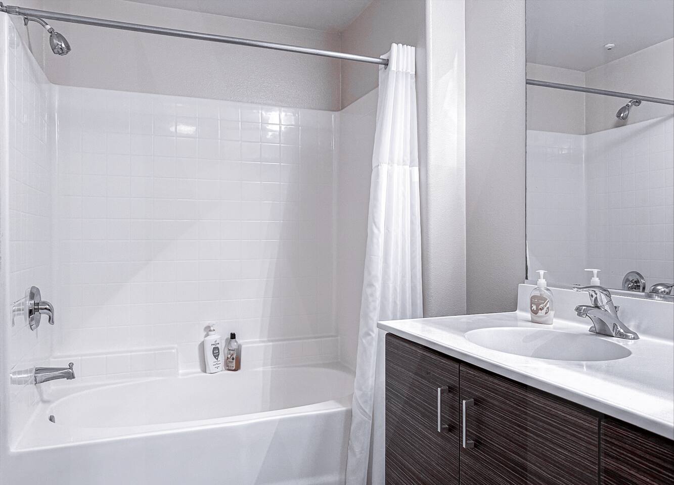 Suite, Miracle Mile, 90036