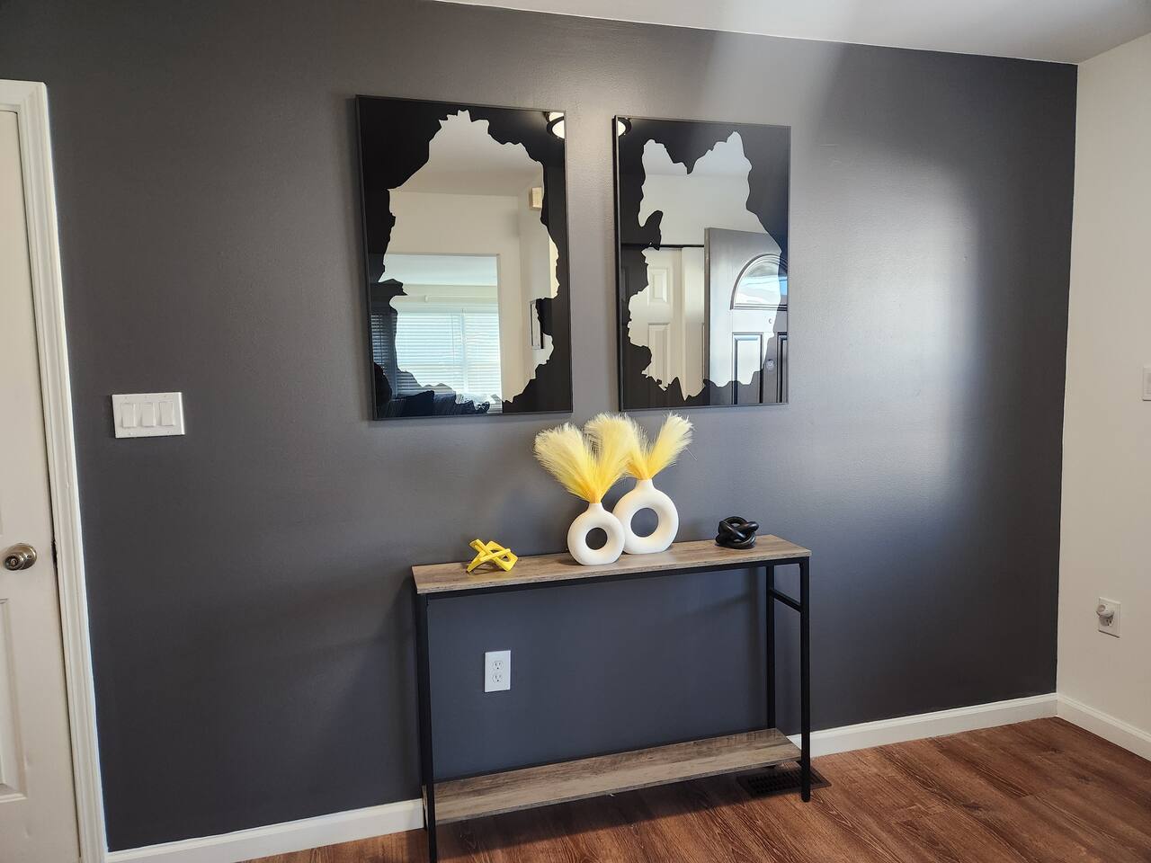 · The Rhode House- Comfortable and Close to All!