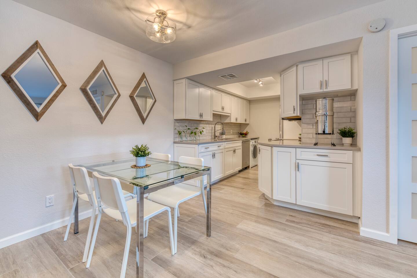 Beautiful 1st Floor Condo in McCormick Ranch!