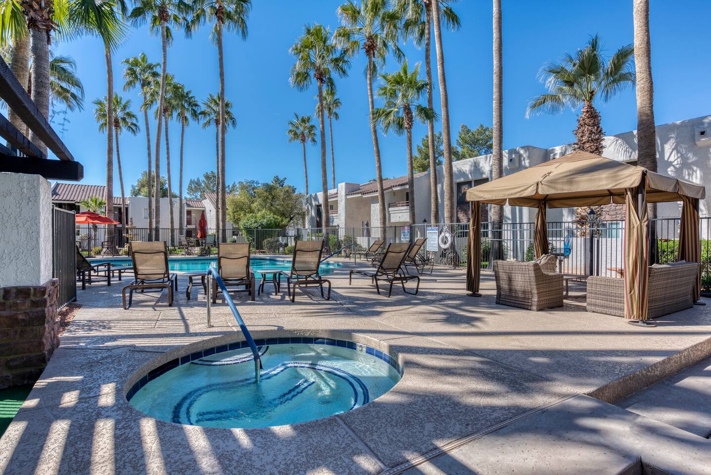 Beautiful 1st Floor Condo in McCormick Ranch!