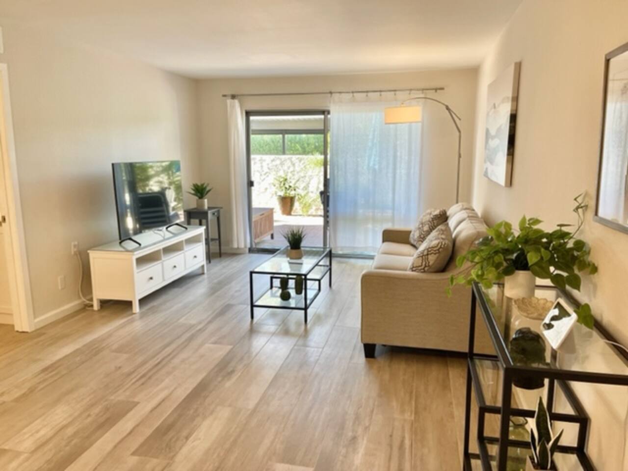 Beautiful 1st Floor Condo in McCormick Ranch!
