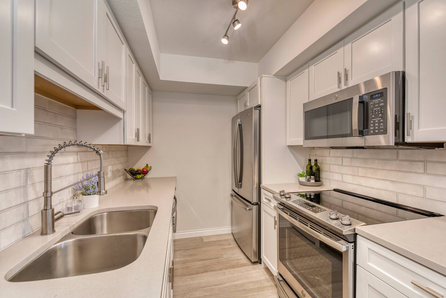 Beautiful 1st Floor Condo in McCormick Ranch!