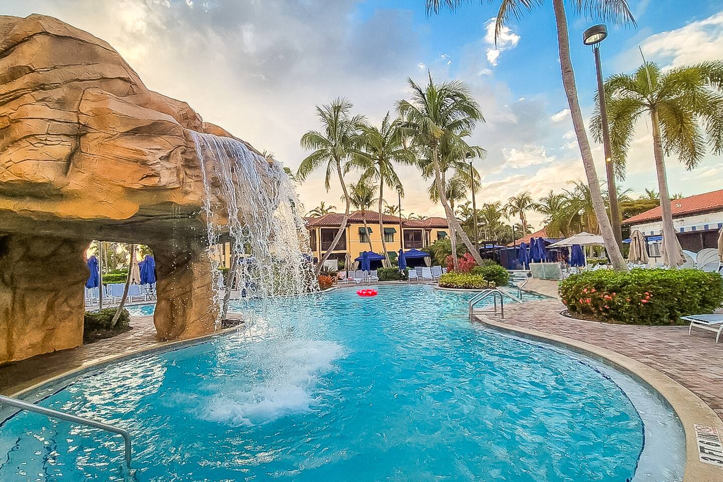 Naples Luxurious Resort Retreat with Lazy River