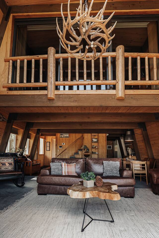 A serene mountain experience at Elk Run cabin