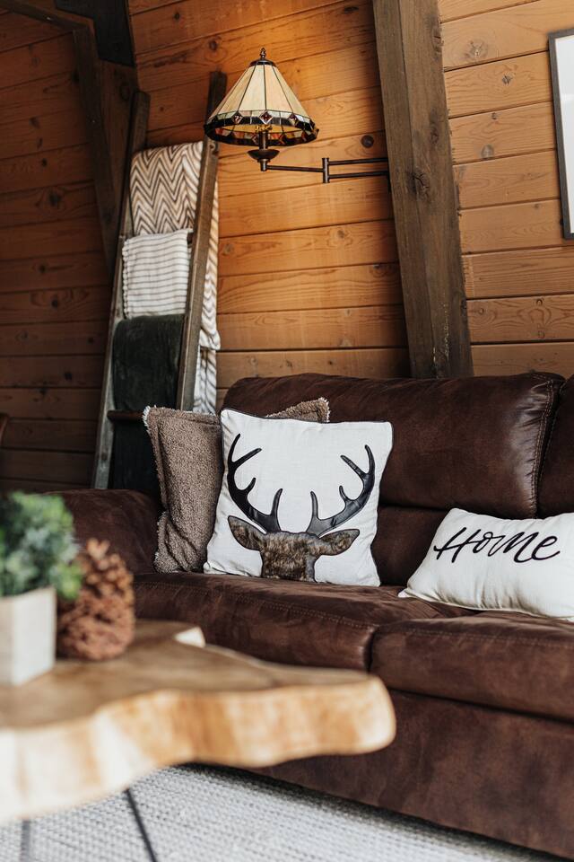 A serene mountain experience at Elk Run cabin