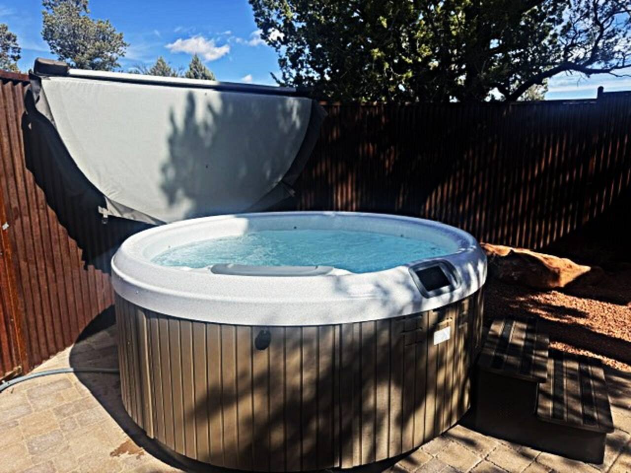 Sage Villa- 3 BR/Fenced yard, fire pit & hot tub!