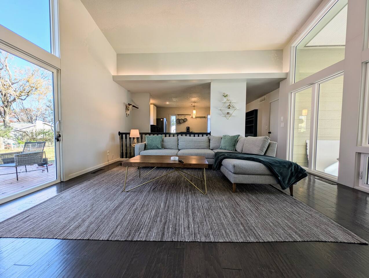 Sunny and spacious house with a large yard! — Manhattan — vacation rental