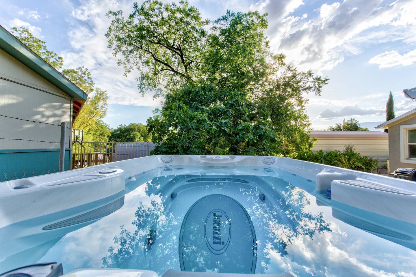 1924 Western Farmhouse near Zion, spa/pool, +pets