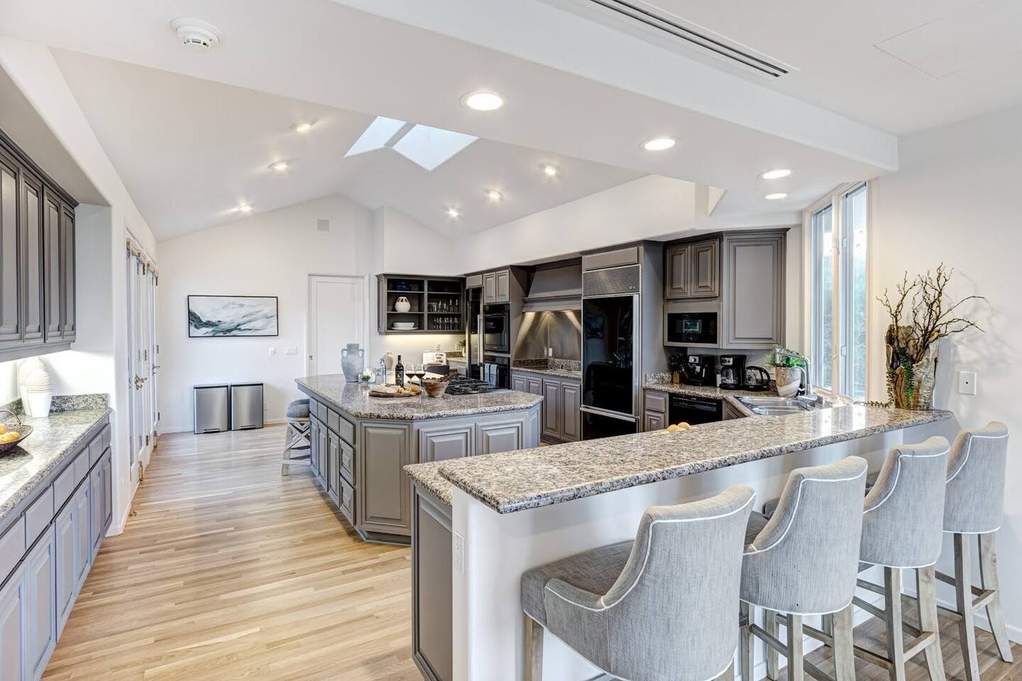 Luxury Modern Chateau near wineries & beaches