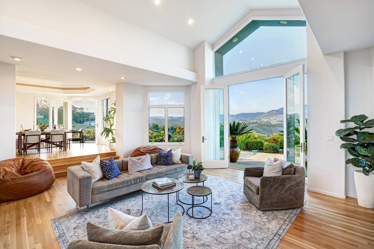 Luxury Modern Chateau near wineries & beaches
