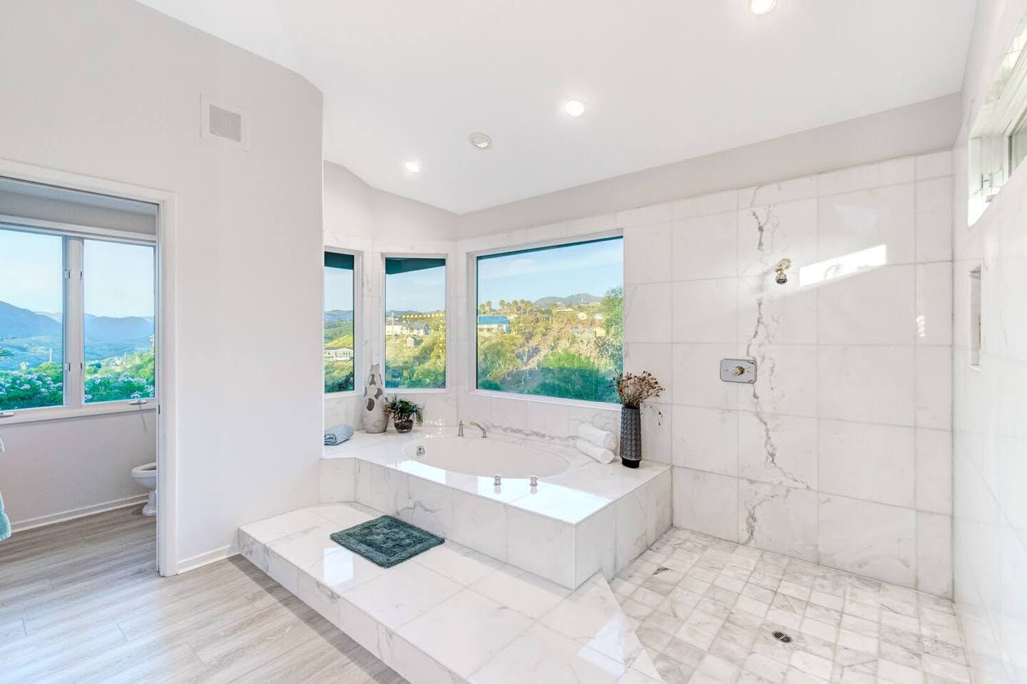 Luxury Modern Chateau near wineries & beaches