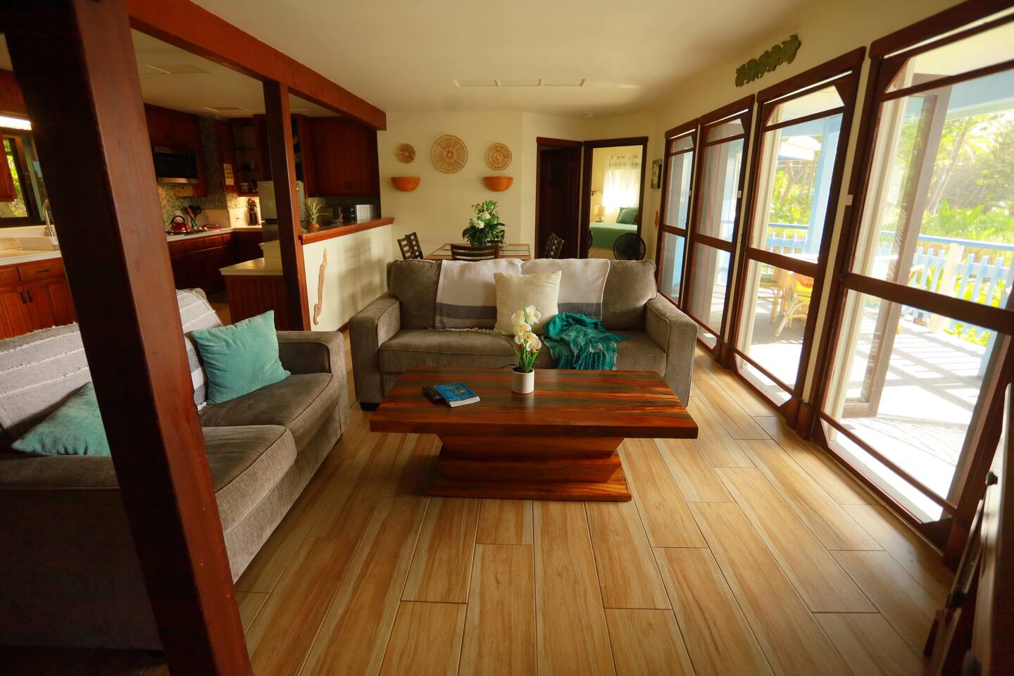 Oceanview Kehena Black Sand Beach House - spa/pool