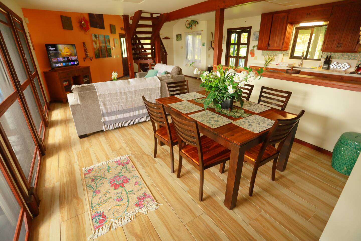 Oceanview Kehena Black Sand Beach House - spa/pool