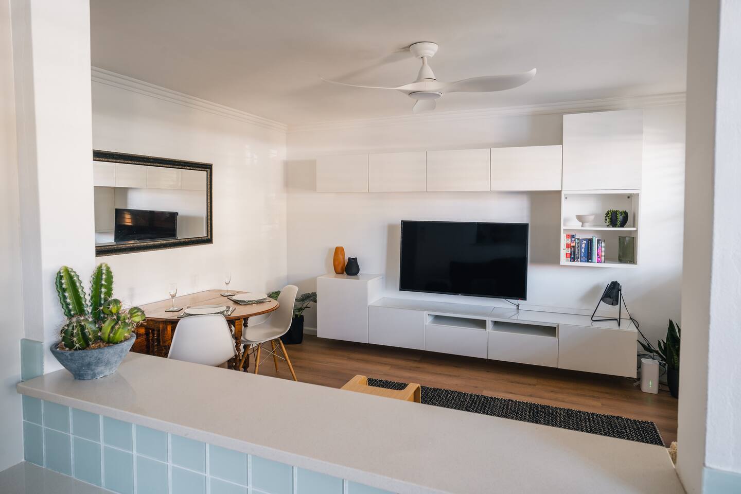 Quiet Little Manly 1 bed - 3min walk Harbour & Beaches w Level Access