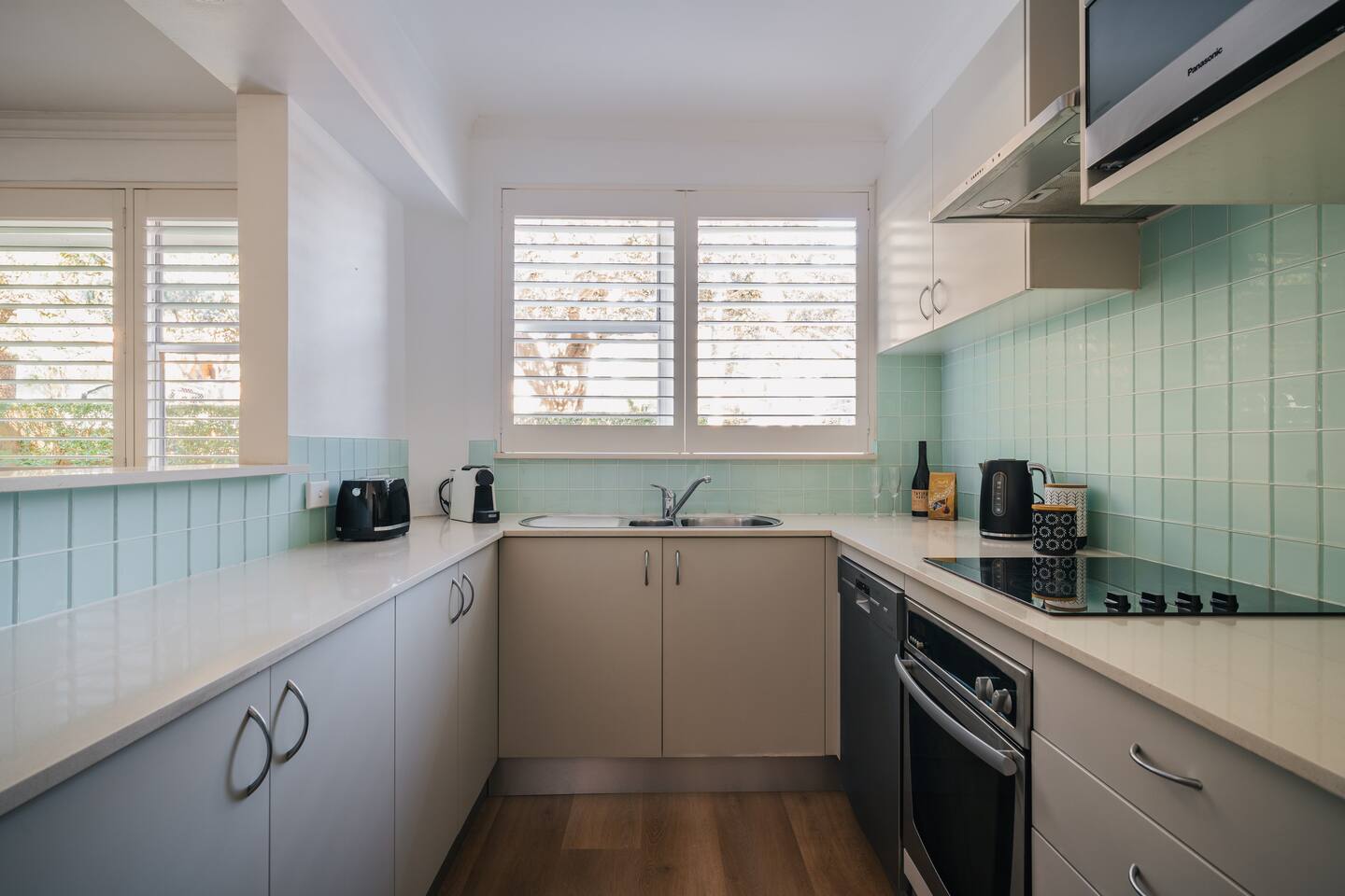 Quiet Little Manly 1 bed - 3min walk Harbour & Beaches w Level Access
