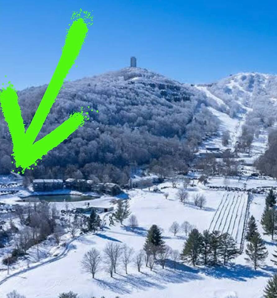 Walk to Sugar Mountain Resort | Cabin | Hot Tub — Sugar Mountain — vacation rental