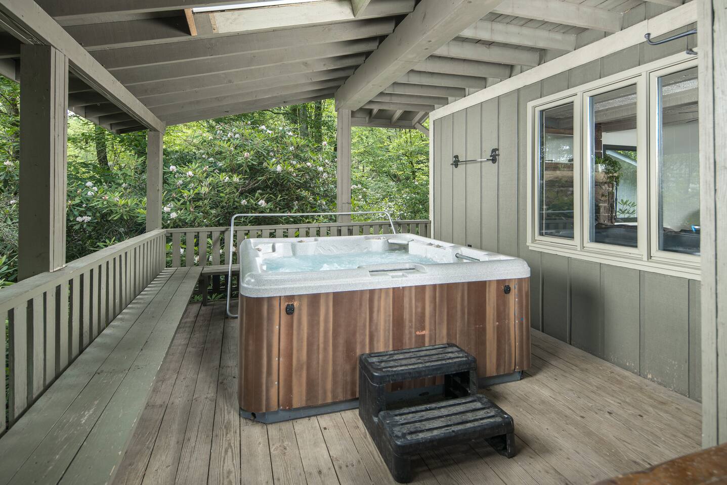 Walk to Sugar Mountain Resort | Cabin | Hot Tub