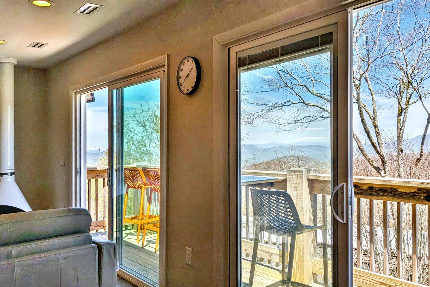 Walk to Lift | Long Views | FP | WD | Stm Shower