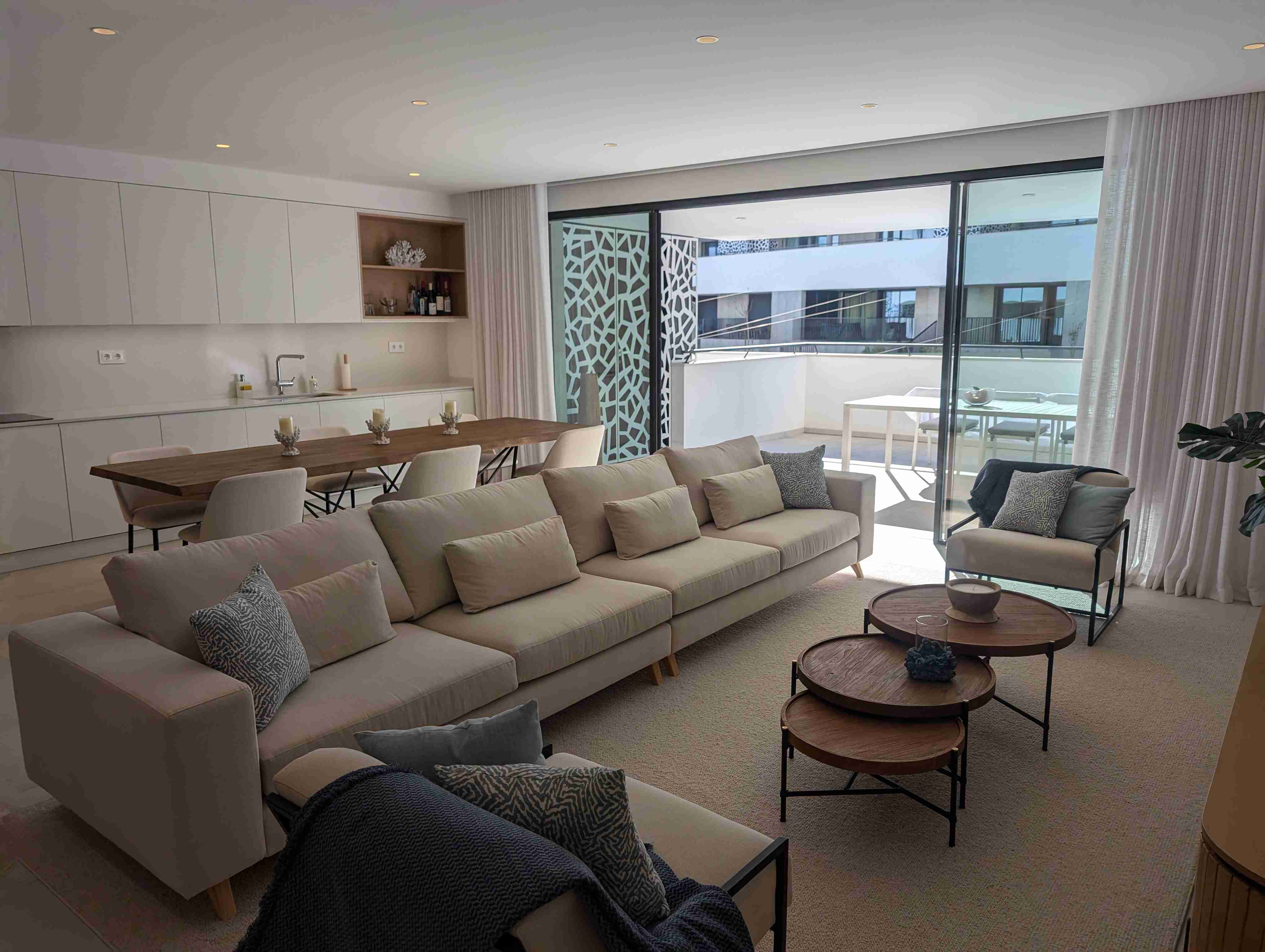 Terrace|Walk-Town/Beach|Pool/Gym/Sauna/Spa|Views