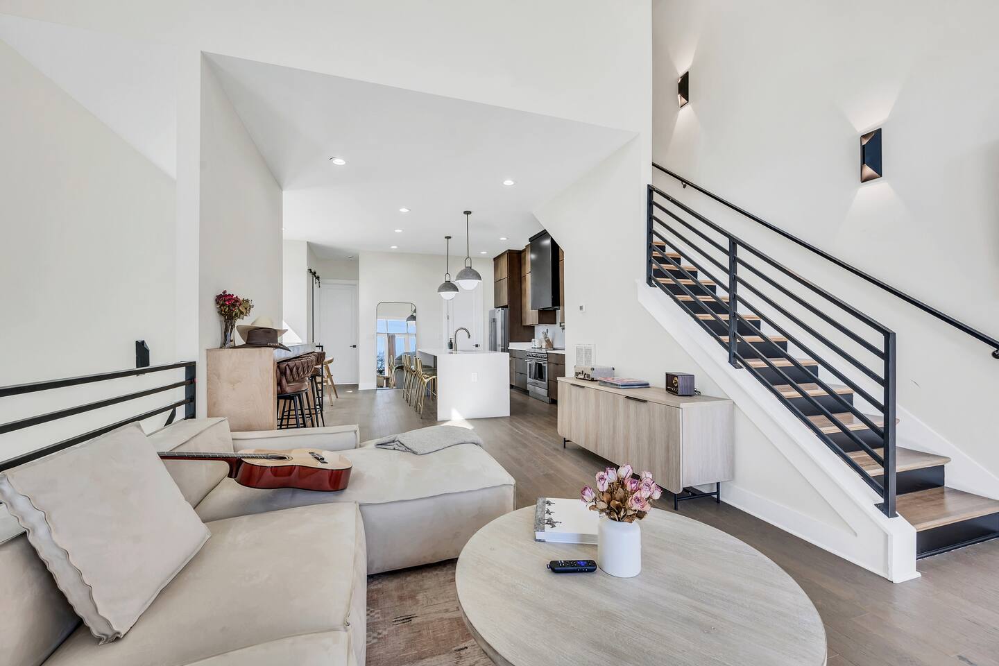 3/4 mile 2 Broadway | Rooftop City Views l 9 beds