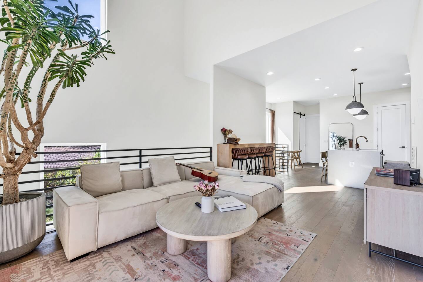 3/4 mile 2 Broadway | Rooftop City Views l 9 beds