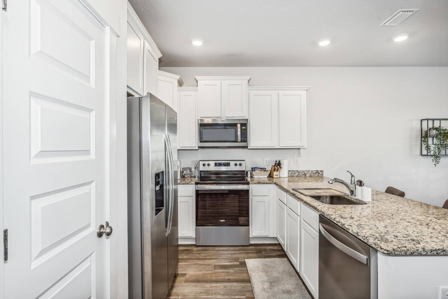 LUXURY TOWNHOME NEAR DOWNTOWN AND PENSACOLA BEACH