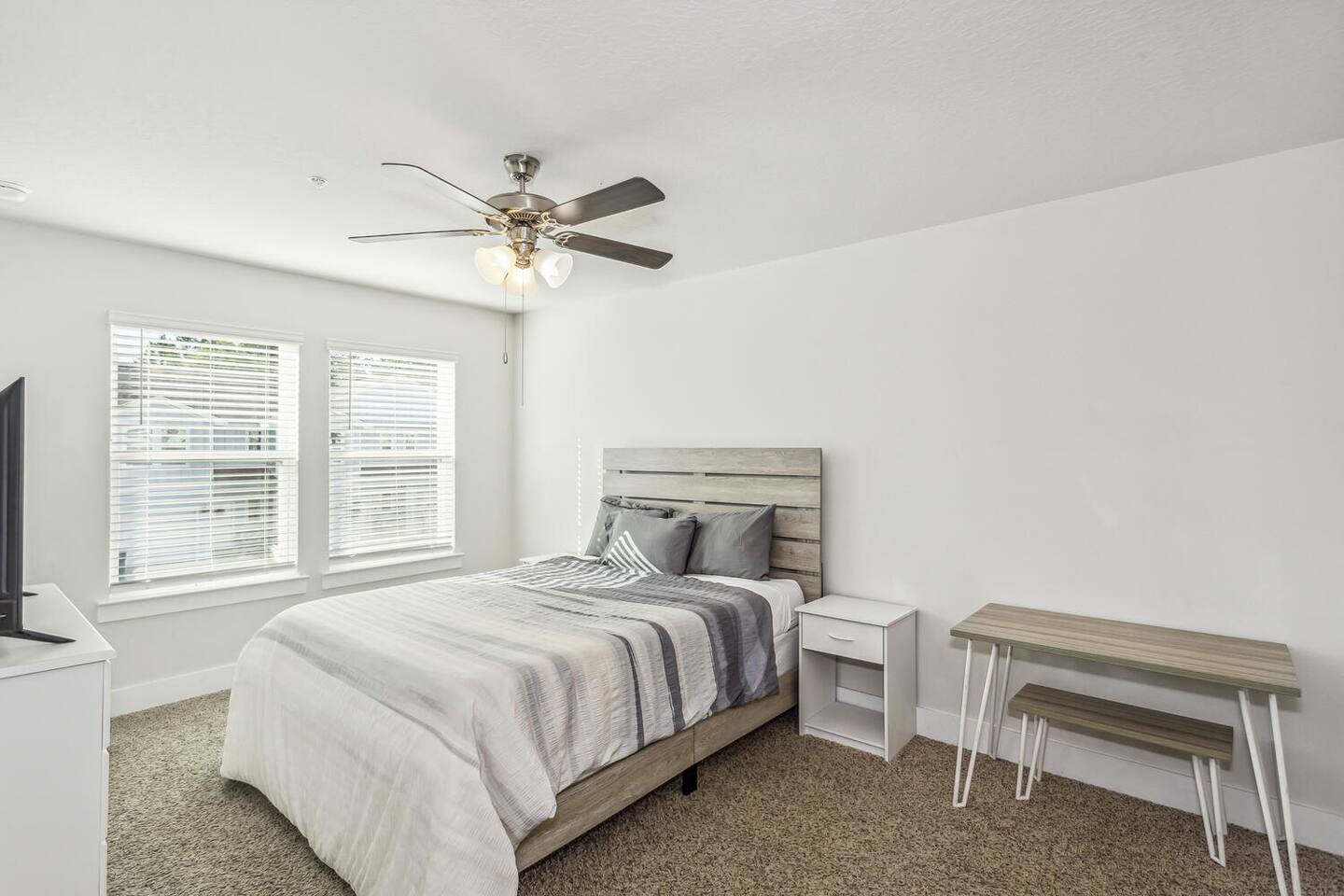 LUXURY TOWNHOME NEAR DOWNTOWN AND PENSACOLA BEACH