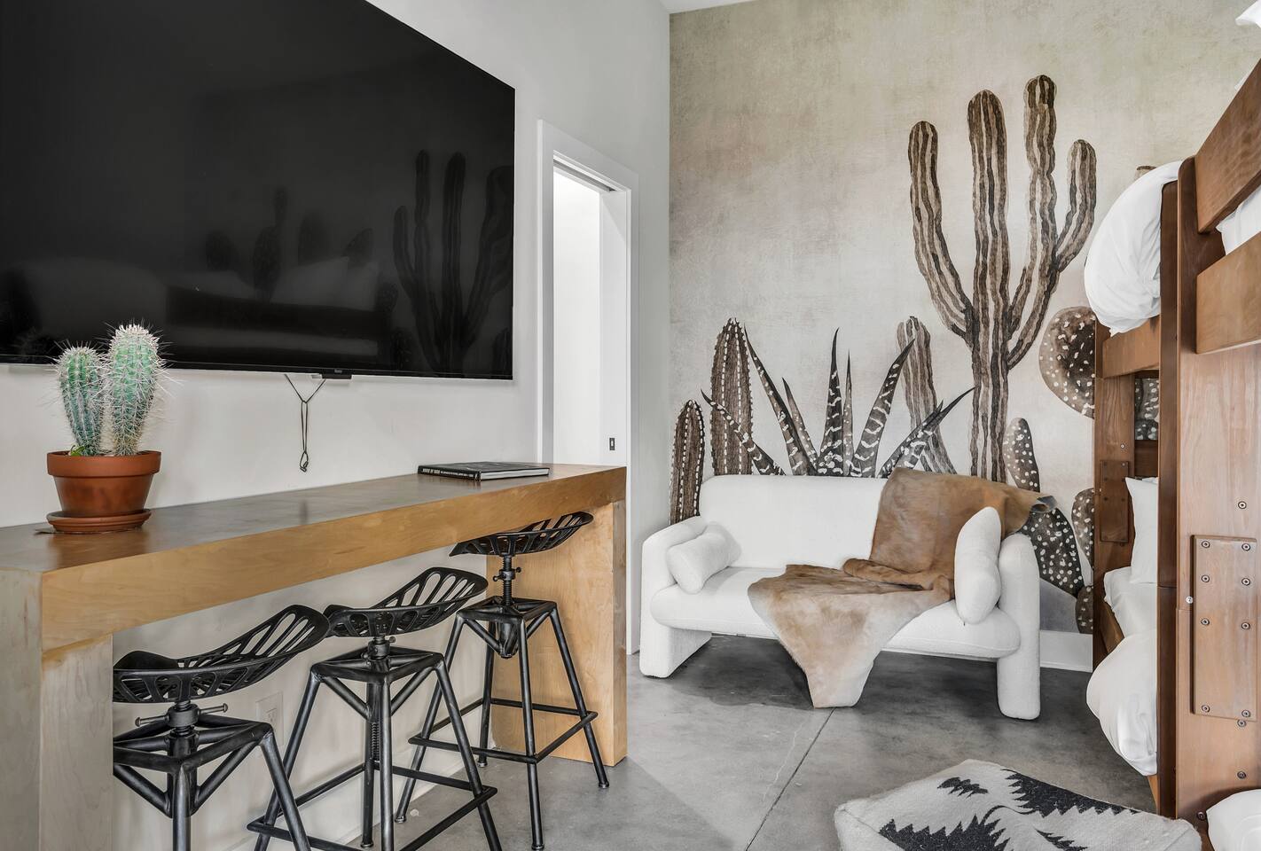 360° Rooftop Terrace, SkylineViews, Chefs Kitchen