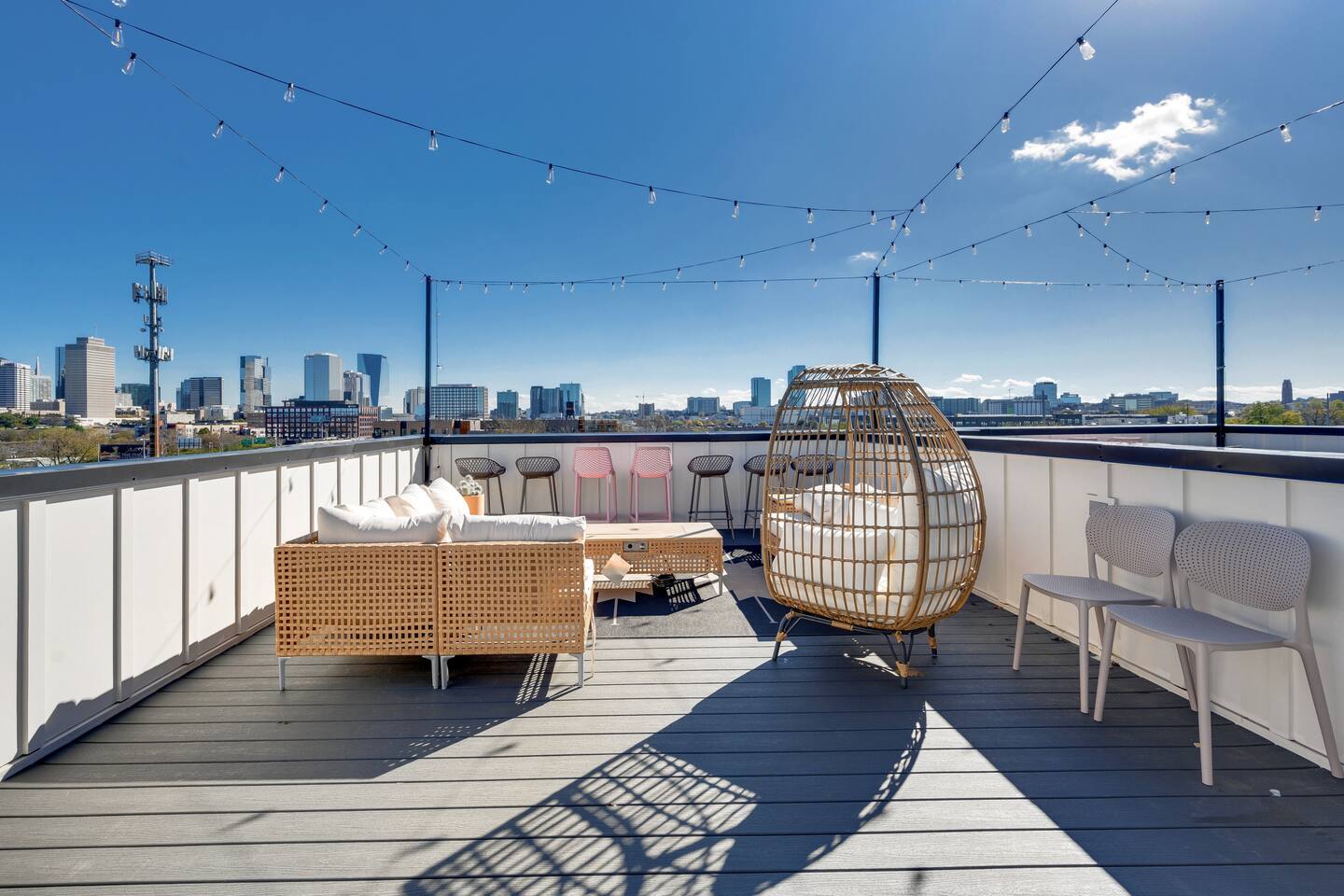 360° Rooftop Terrace, SkylineViews, Chefs Kitchen