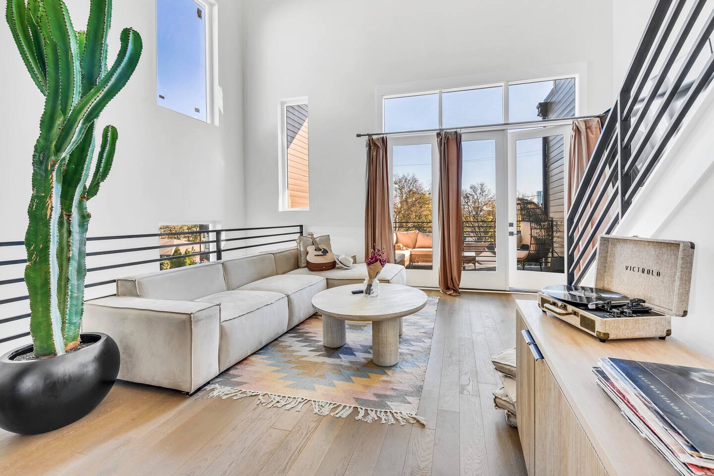 360° Rooftop Terrace, SkylineViews, Chefs Kitchen