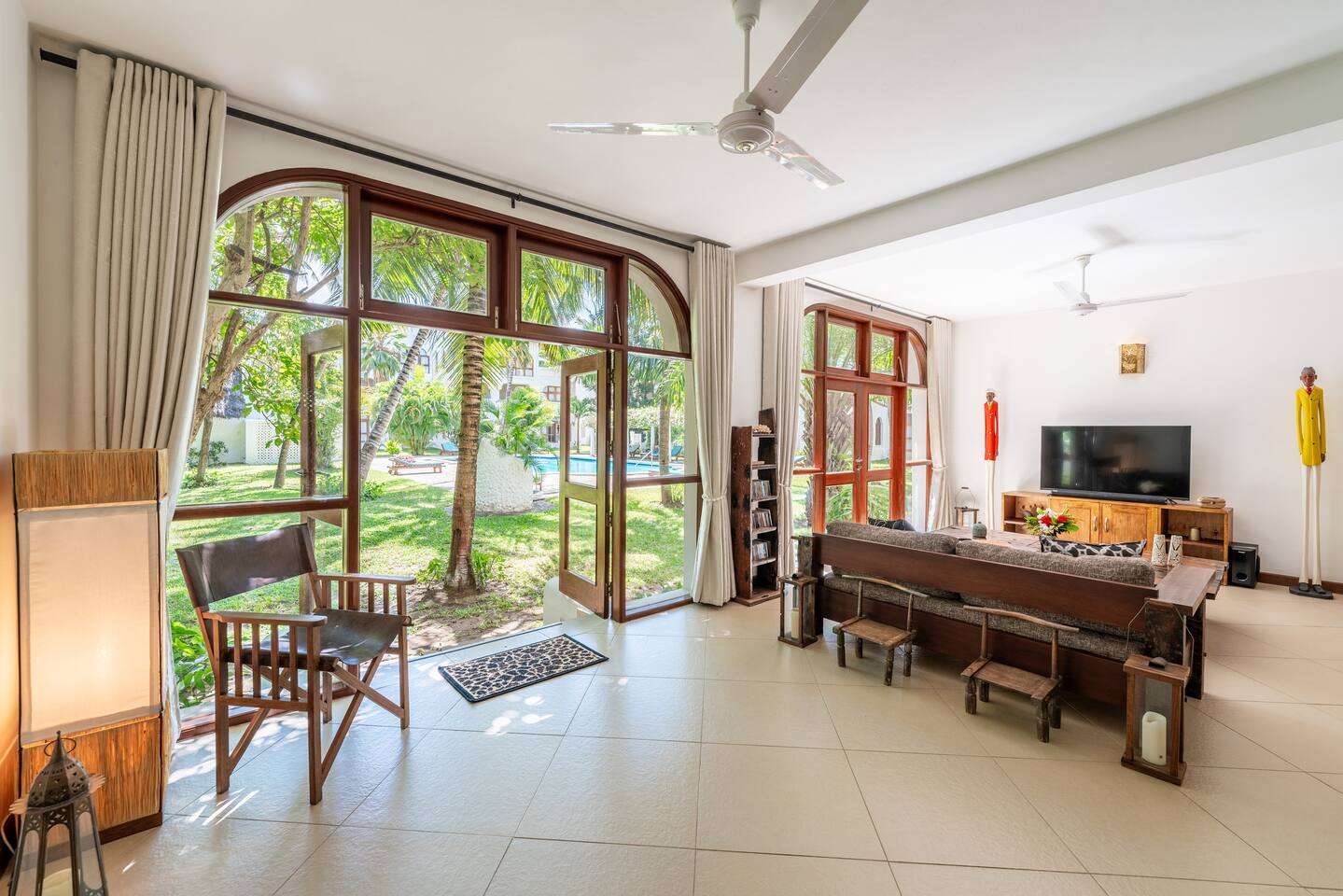 Diani Beach - luxury 1 bedroom apartment with pool & garden by El Mufasa
