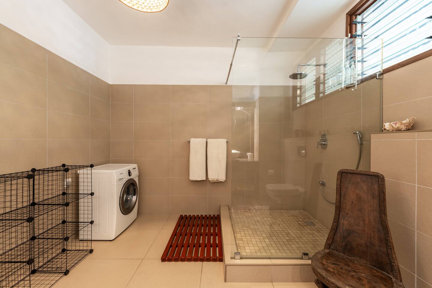 Diani Beach - luxury 1 bedroom apartment with pool & garden by El Mufasa