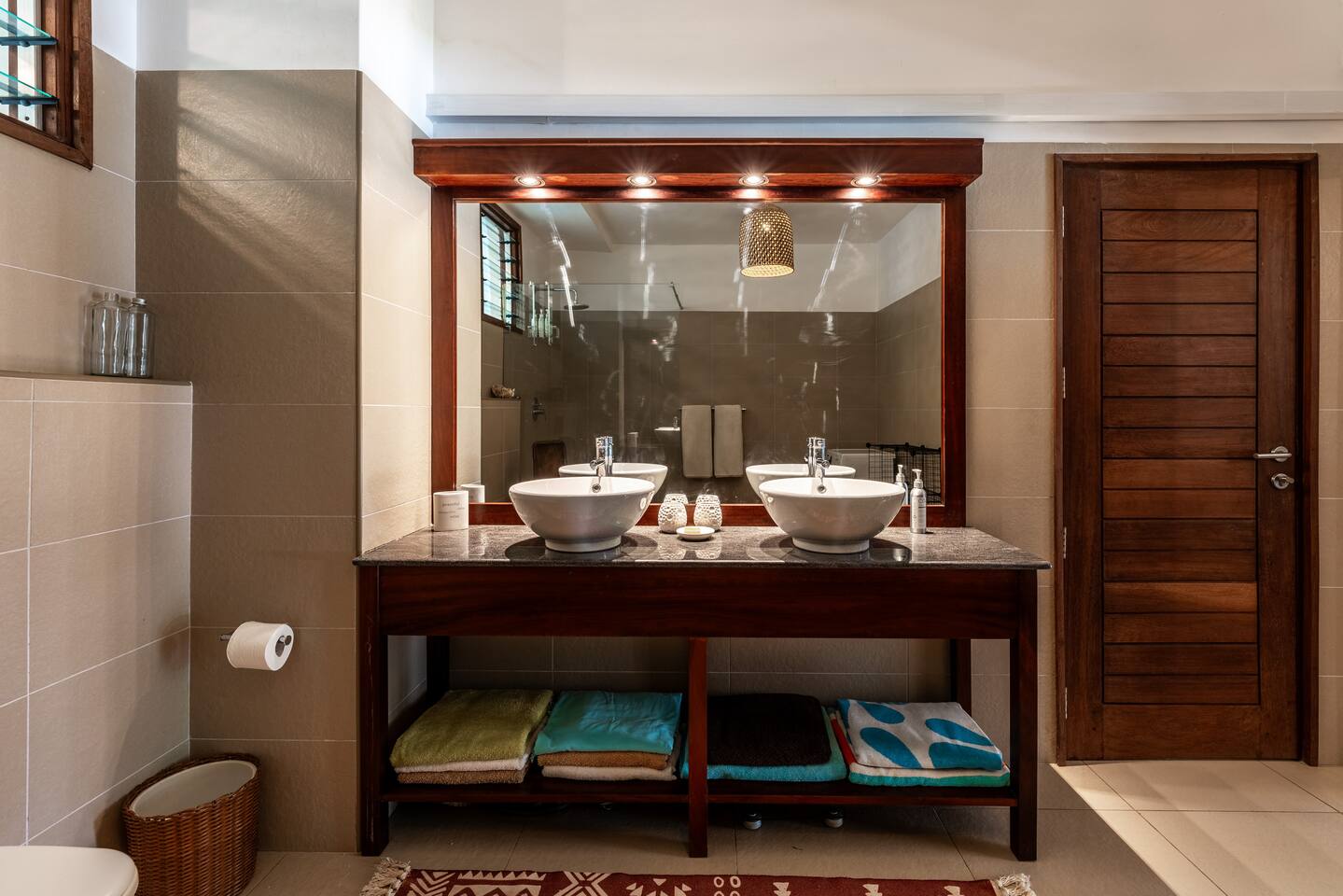 Diani Beach - luxury 1 bedroom apartment with pool & garden by El Mufasa