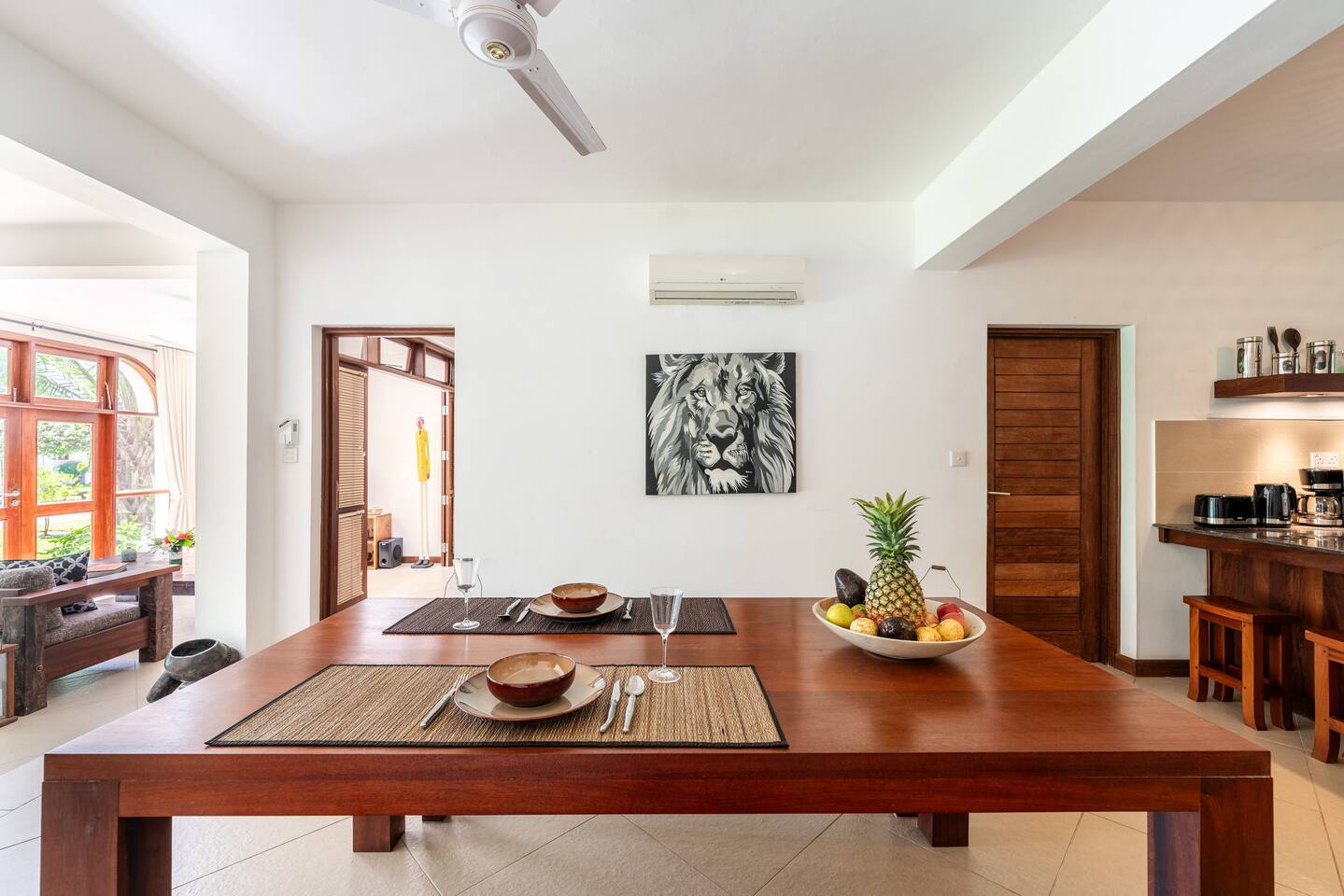 Diani Beach - luxury 1 bedroom apartment with pool & garden by El Mufasa