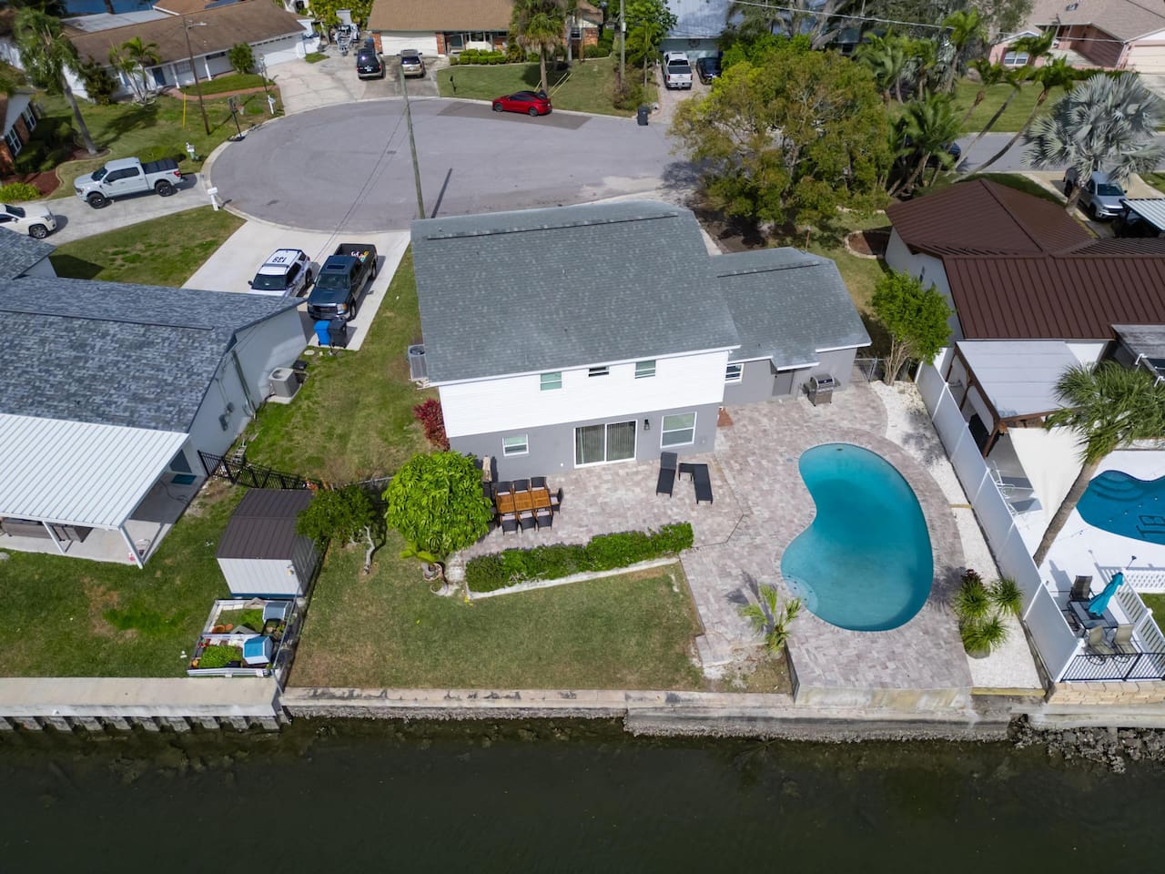 Waterfront Paradise | Modern | Pool & Grill