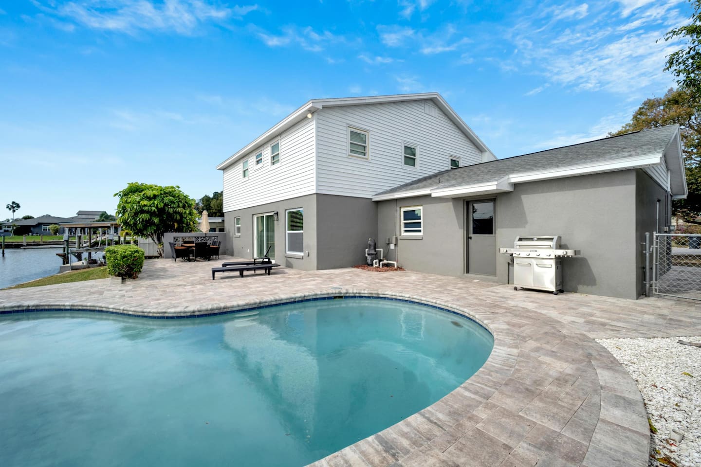 Waterfront Paradise | Modern | Pool & Grill