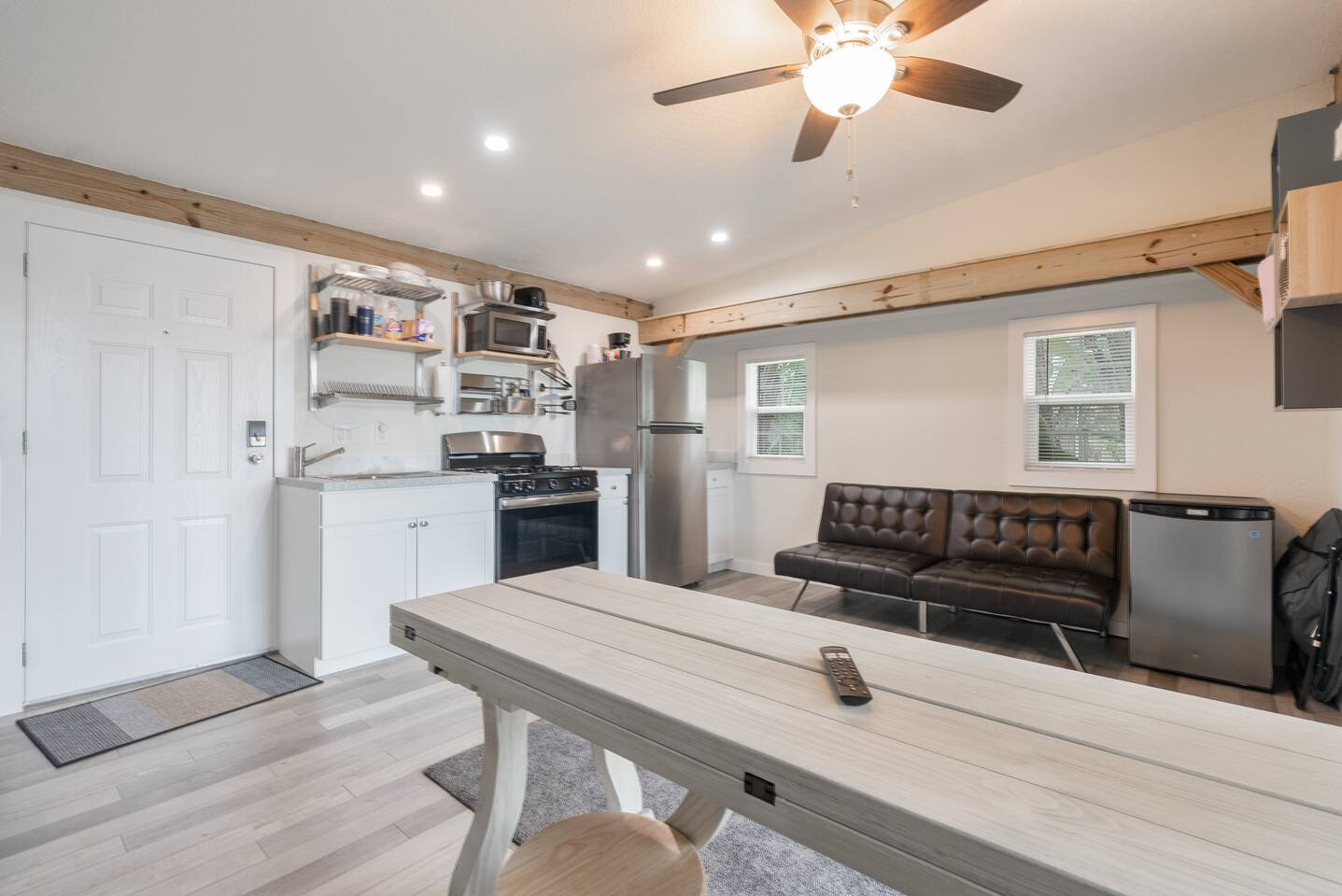 Lakefront Studio | Cozy | Stunning Views