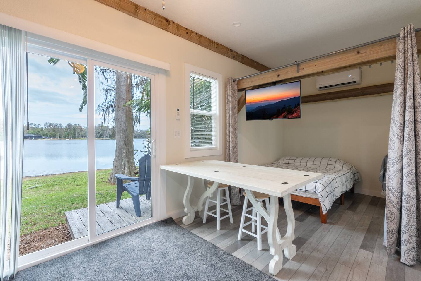 Lakefront Studio | Cozy | Stunning Views