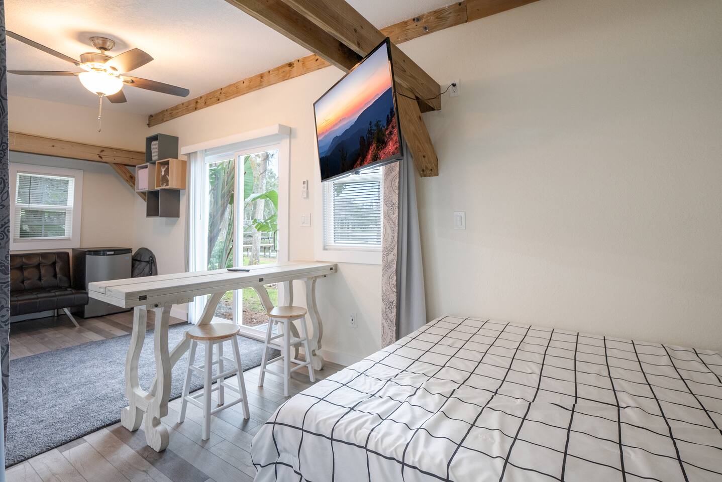 Lakefront Studio | Cozy | Stunning Views