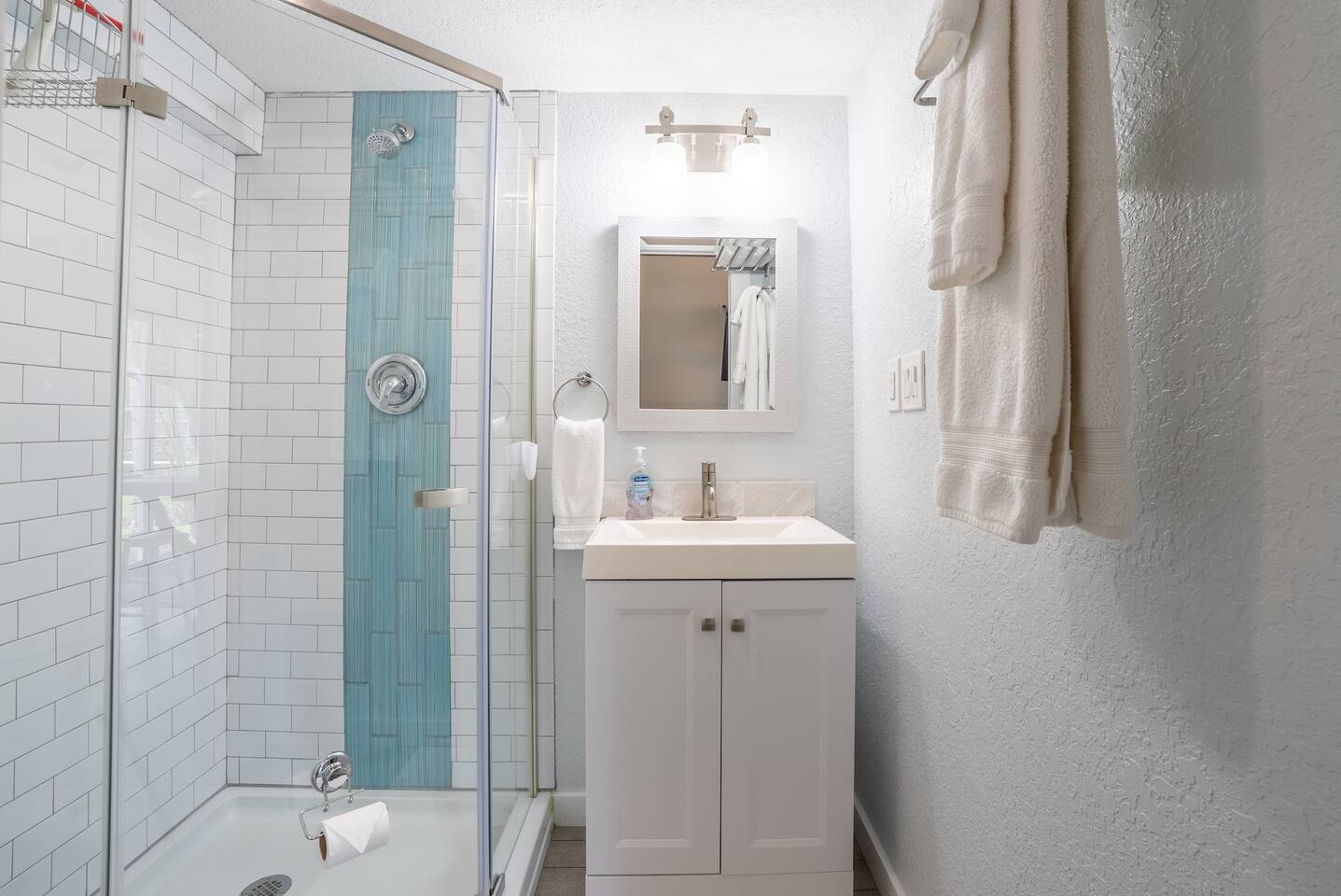 Lakefront Studio | Cozy | Stunning Views